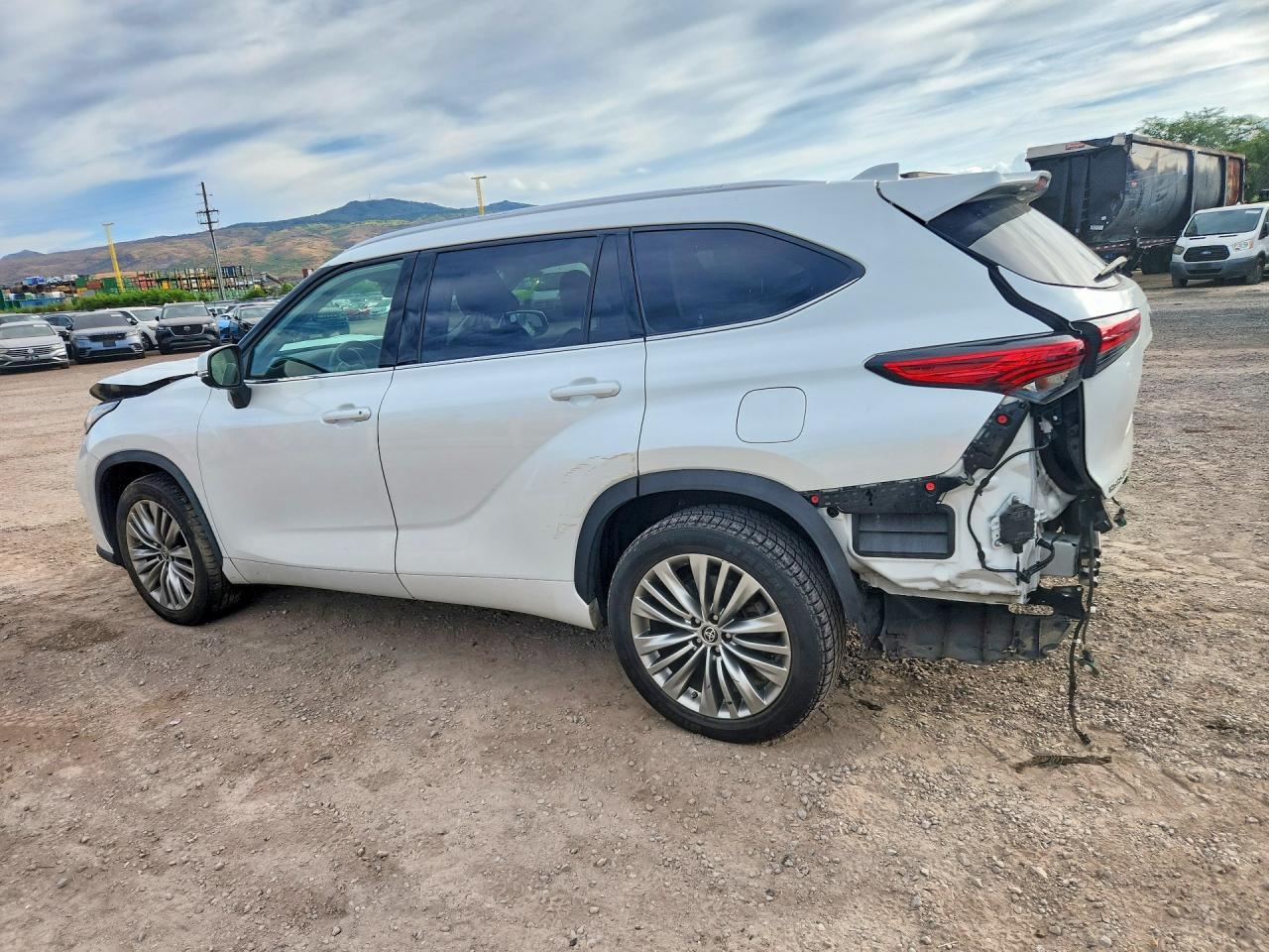 2022 TOYOTA HIGHLANDER PLATINUM — снимка 2