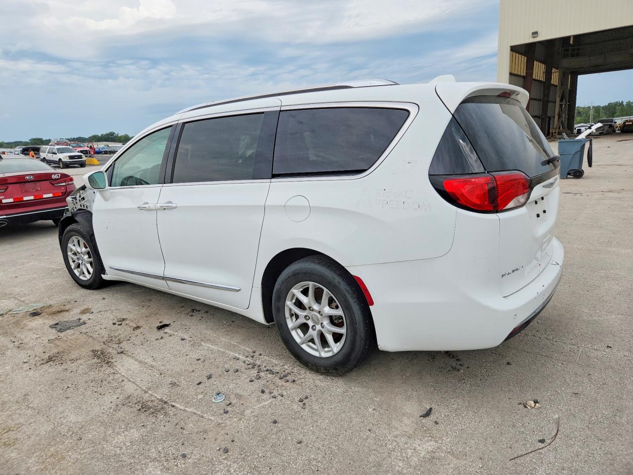 2020 CHRYSLER PACIFICA TOURING L — снимка 2