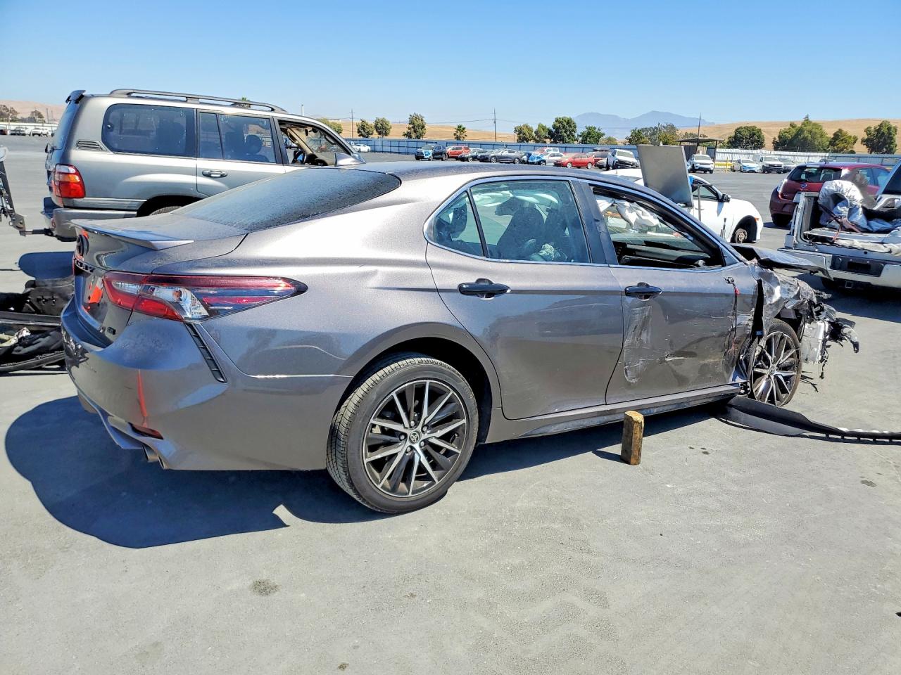 2021 TOYOTA CAMRY SE — снимка 3