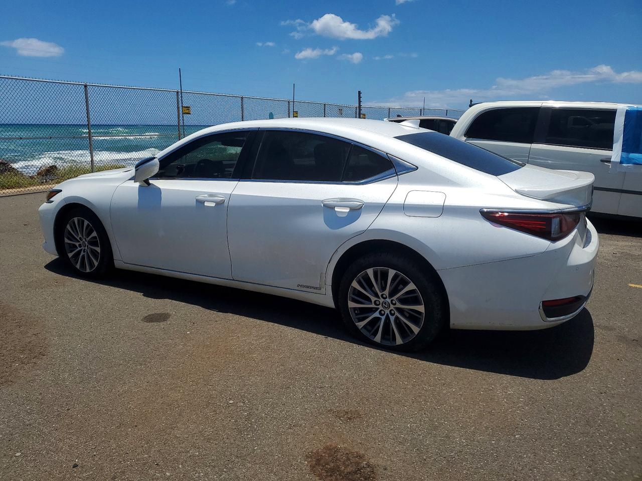 2019 LEXUS ES 300H — снимка 2