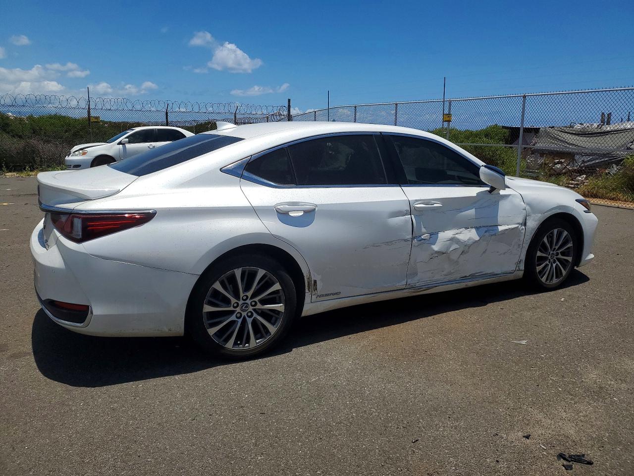 2019 LEXUS ES 300H — снимка 3
