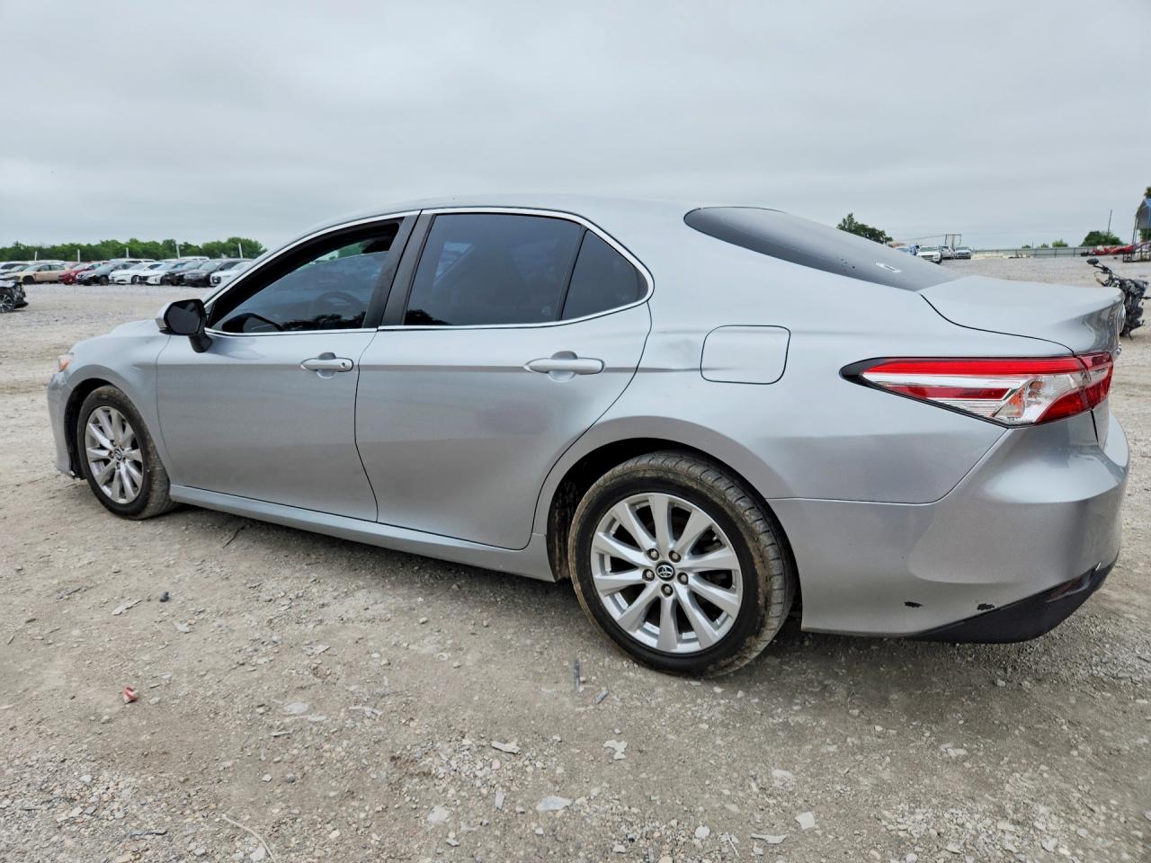2018 TOYOTA CAMRY LE — снимка 2
