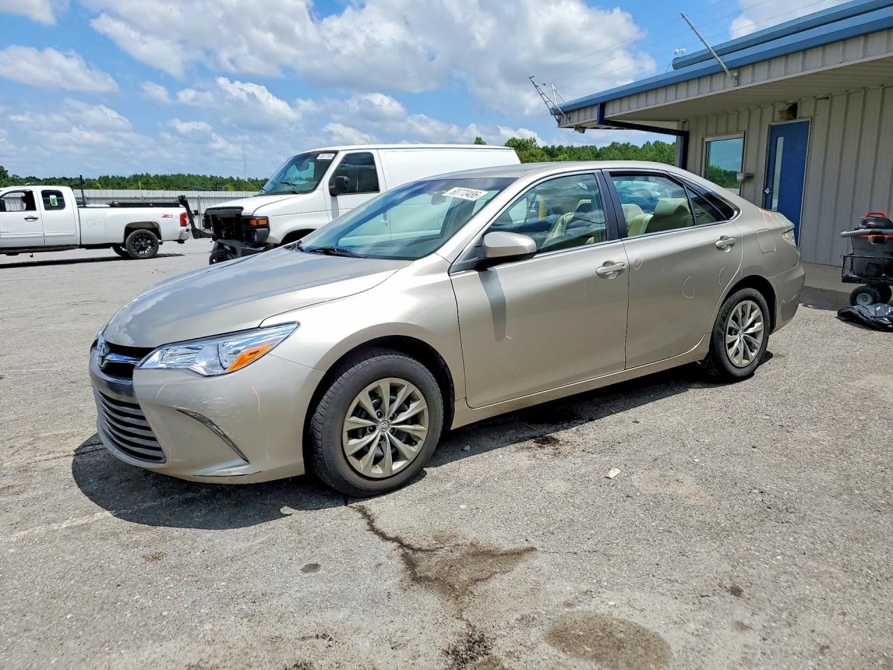 2016 TOYOTA CAMRY LE