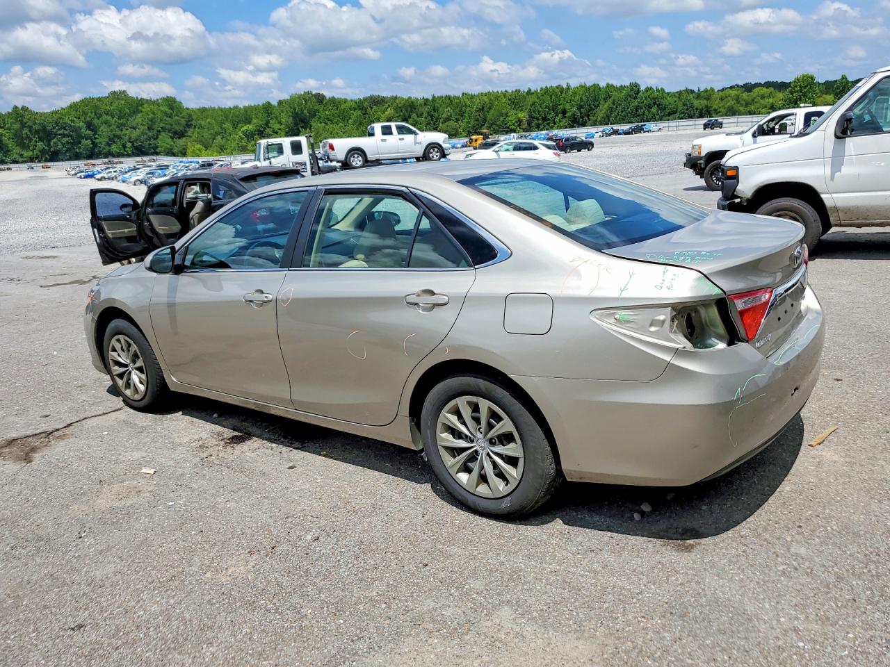 2016 TOYOTA CAMRY LE — снимка 2