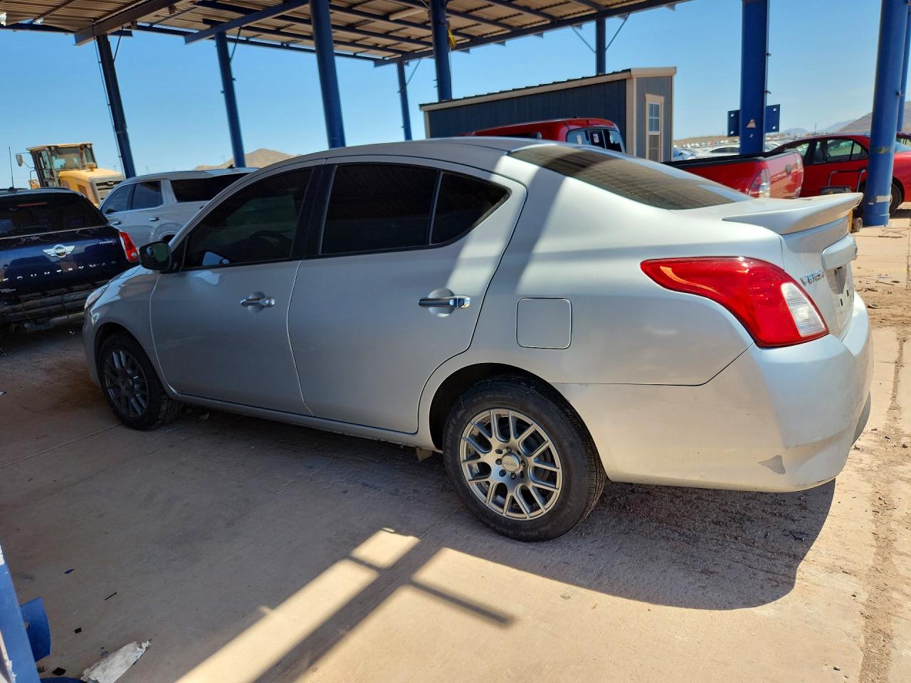2019 NISSAN VERSA SV — снимка 2