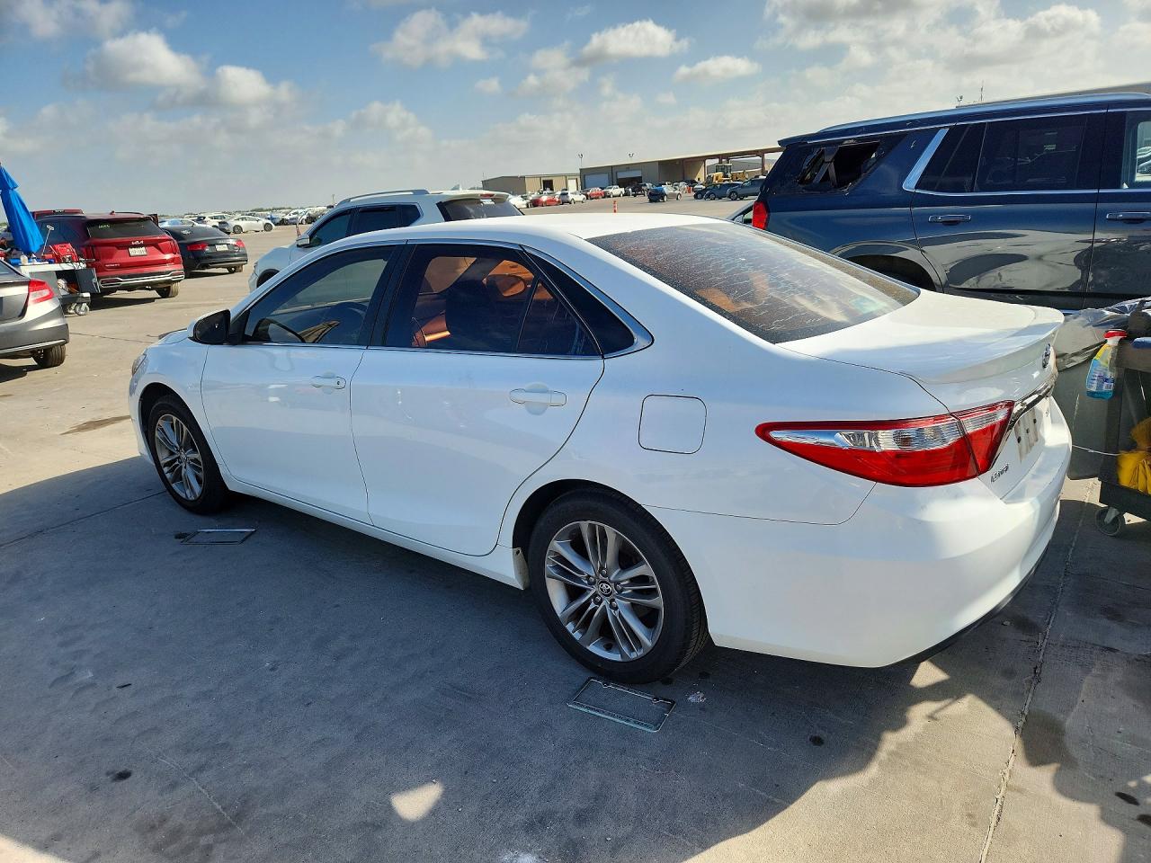2017 TOYOTA CAMRY SE — снимка 2