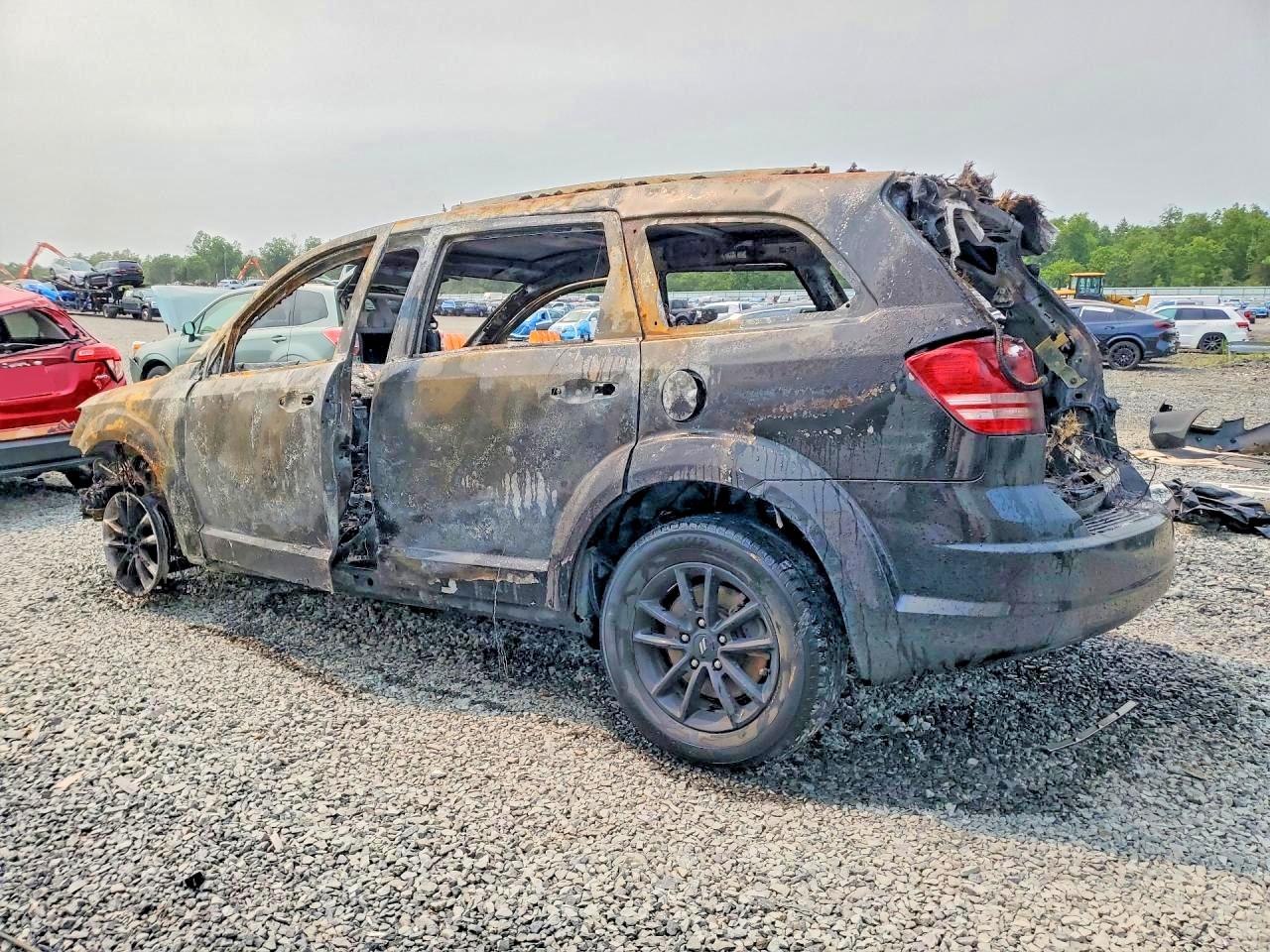 2020 DODGE JOURNEY SE — photo 2