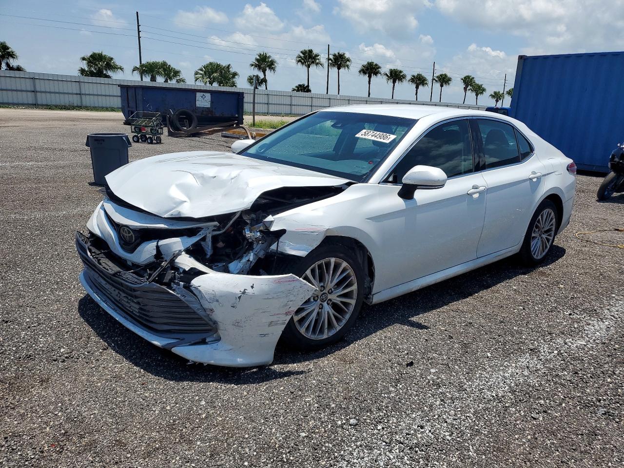 2018 TOYOTA CAMRY XLE