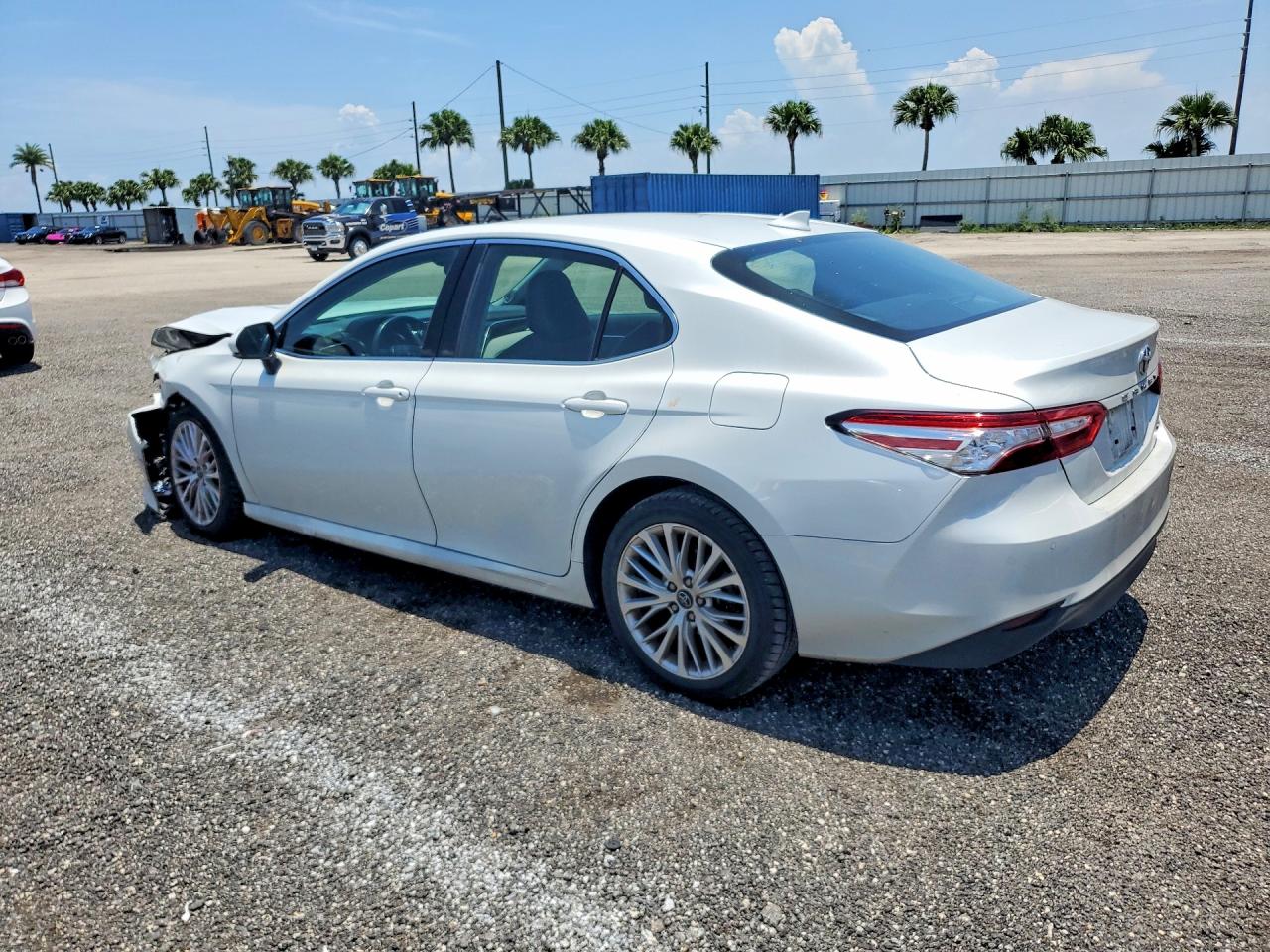 2018 TOYOTA CAMRY XLE — снимка 2