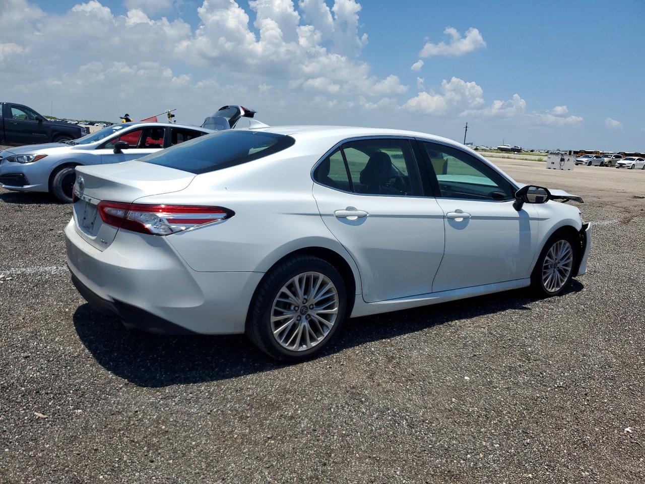 2018 TOYOTA CAMRY XLE — снимка 3