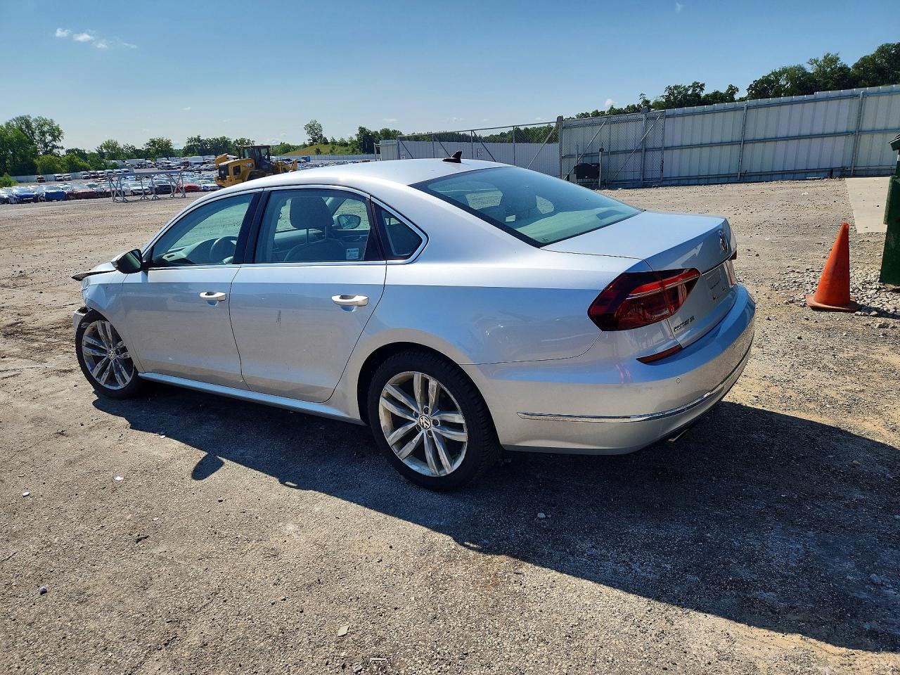 2018 VOLKSWAGEN PASSAT SE — снимка 2