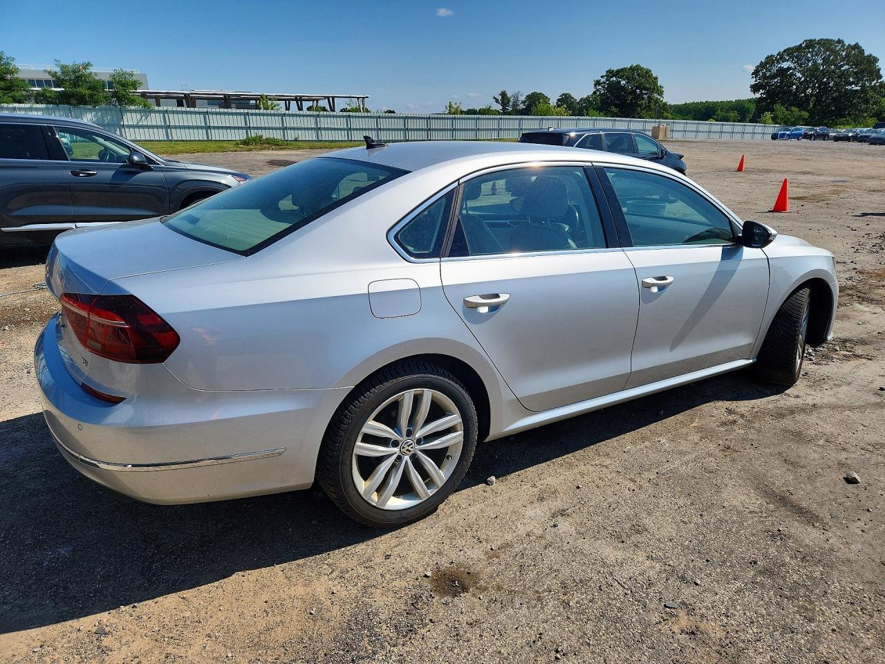 2018 VOLKSWAGEN PASSAT SE — снимка 3