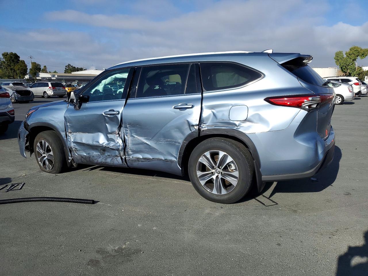 2022 TOYOTA HIGHLANDER XLE — снимка 2