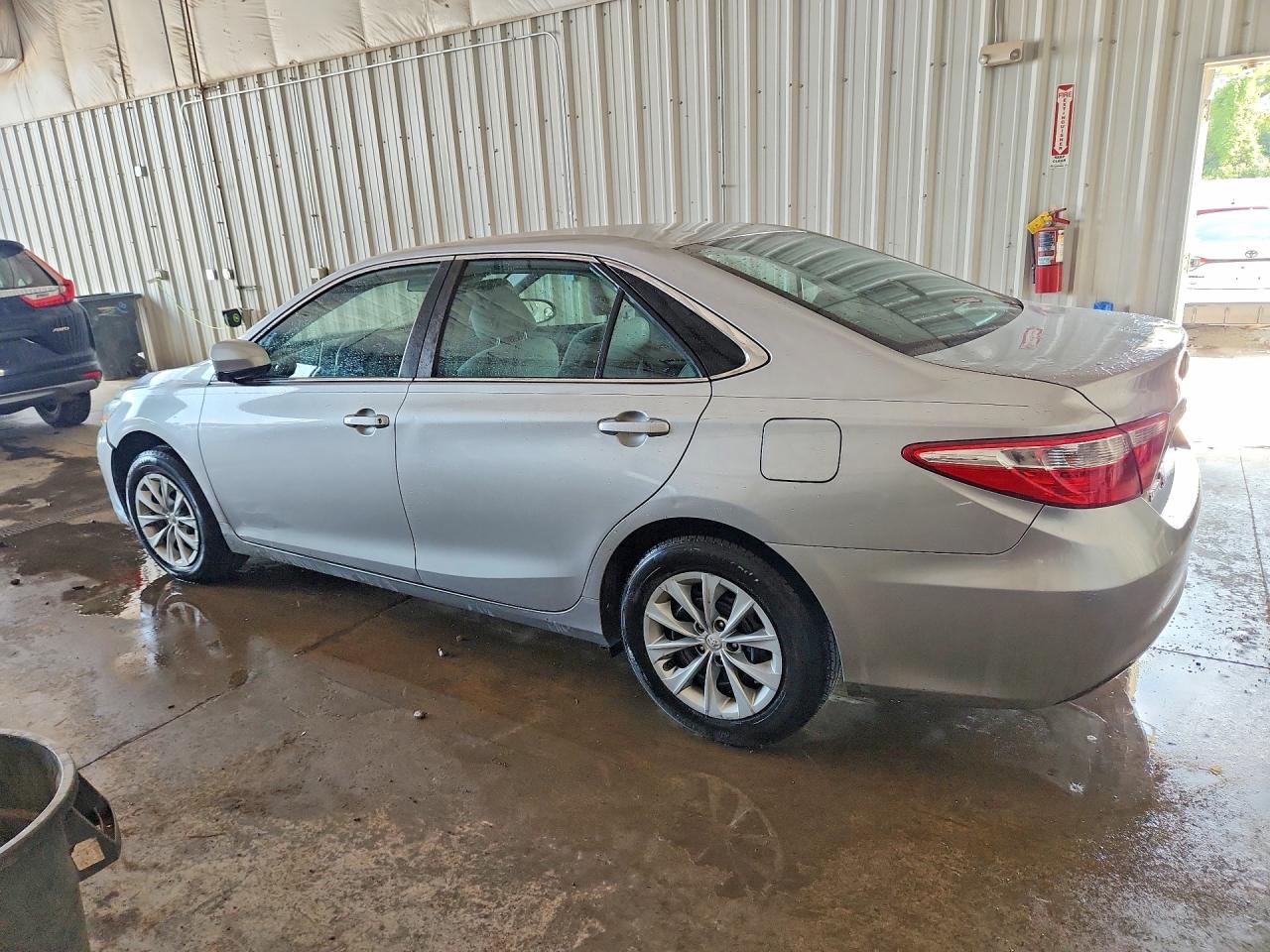2016 TOYOTA CAMRY LE — снимка 2