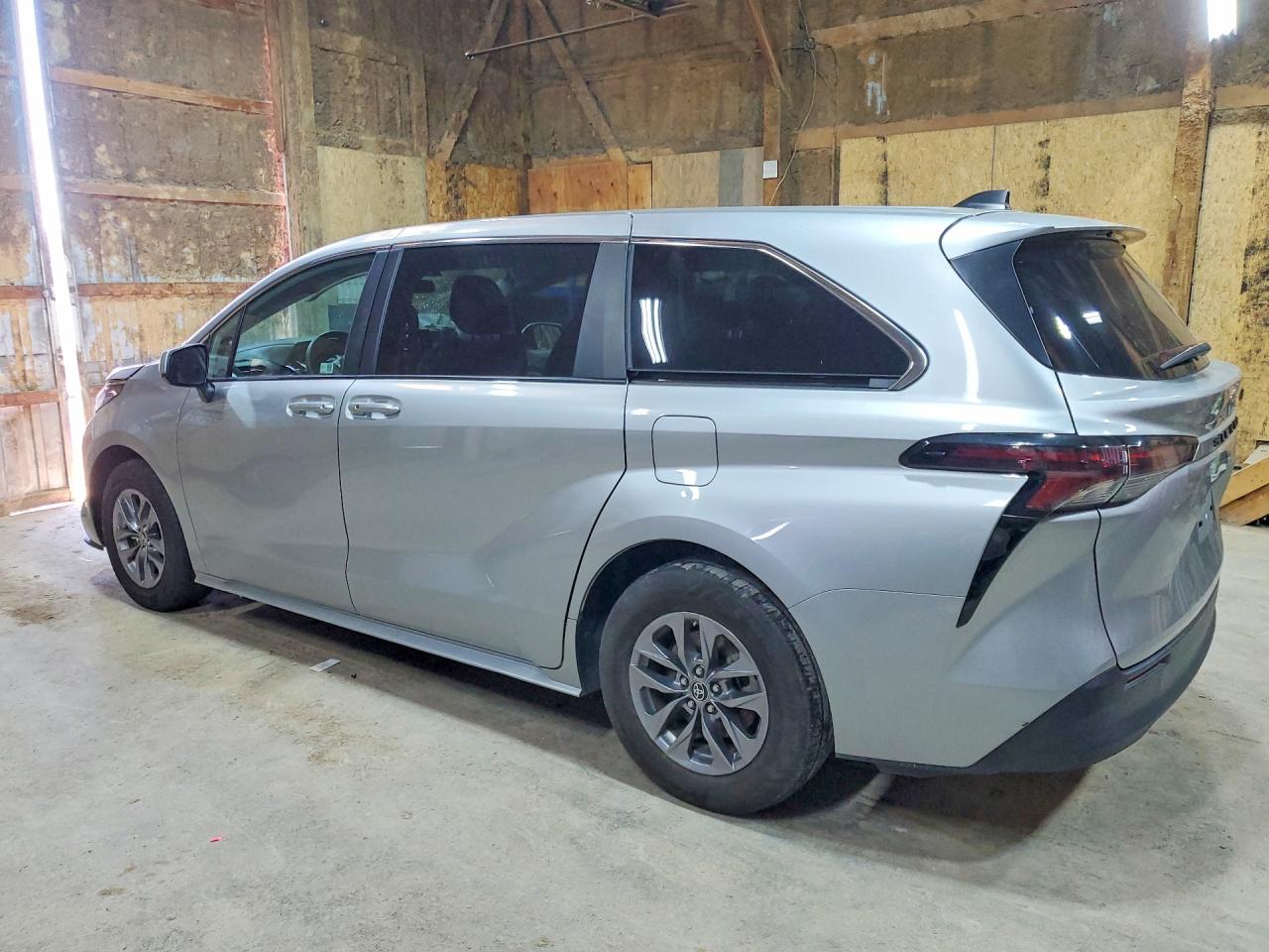 2024 TOYOTA SIENNA LE — снимка 2