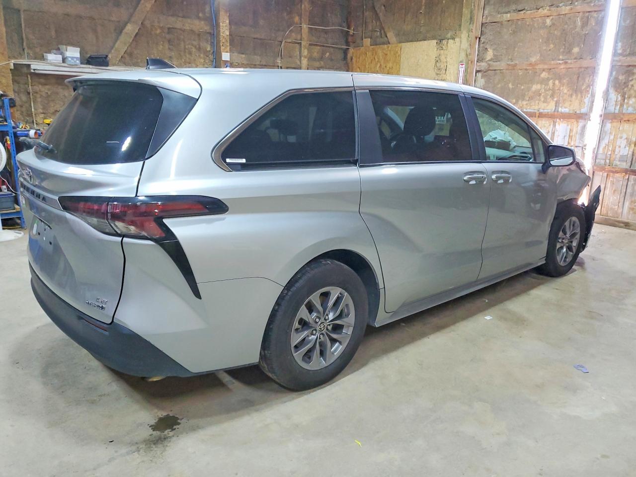 2024 TOYOTA SIENNA LE — снимка 3