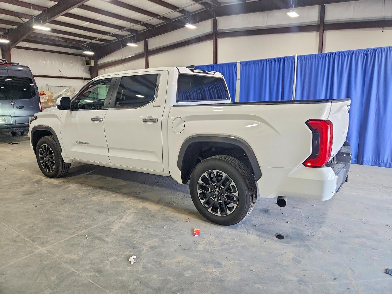 2026 TOYOTA TUNDRA CREWMAX LIMITED — снимка 2