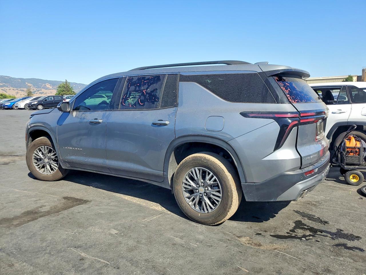 2025 CHEVROLET TRAVERSE LT — снимка 2