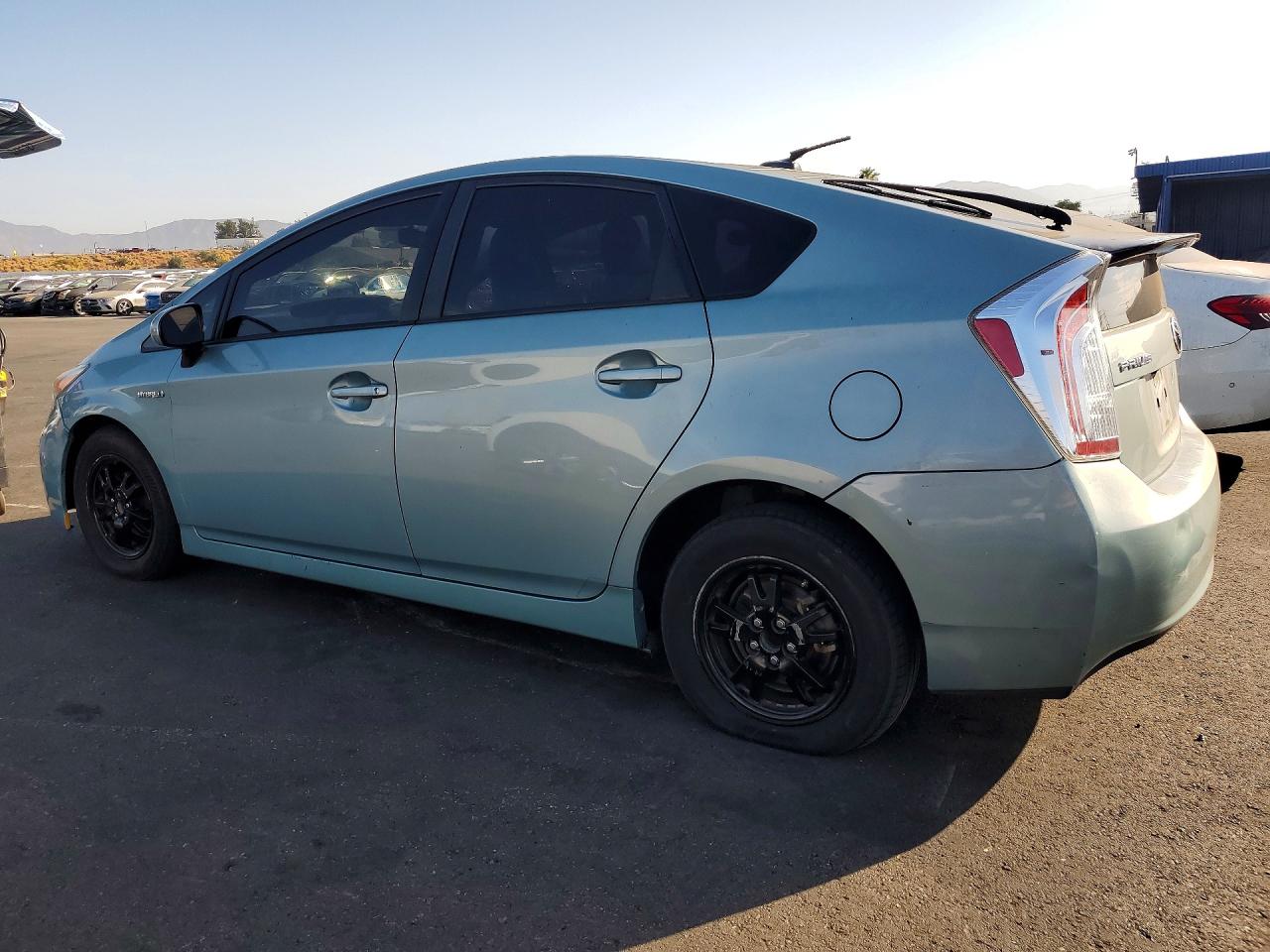 2015 TOYOTA PRIUS THREE — снимка 2