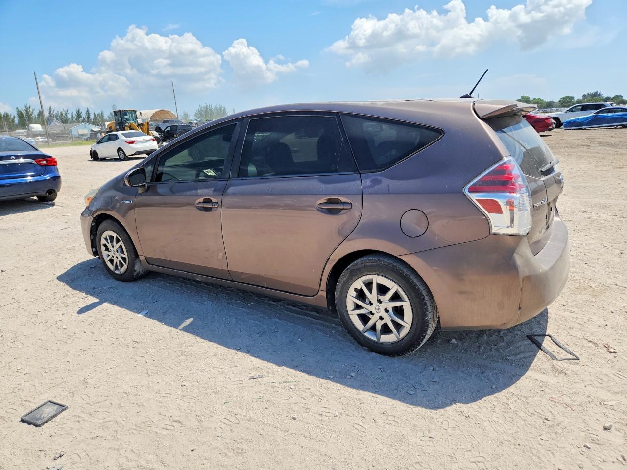 2017 TOYOTA PRIUS V TWO — снимка 2