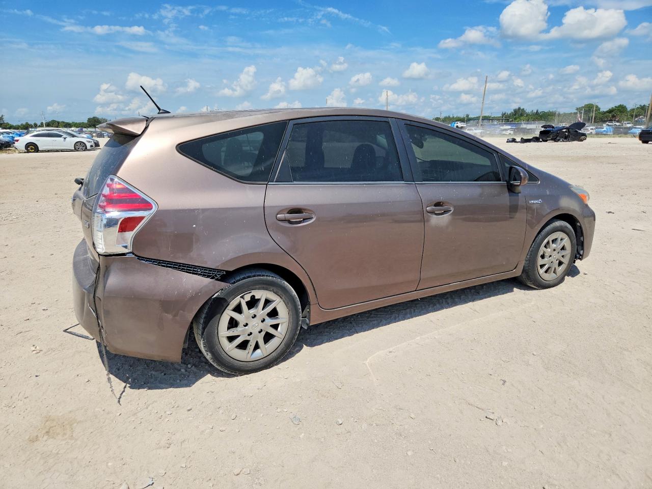 2017 TOYOTA PRIUS V TWO — снимка 3