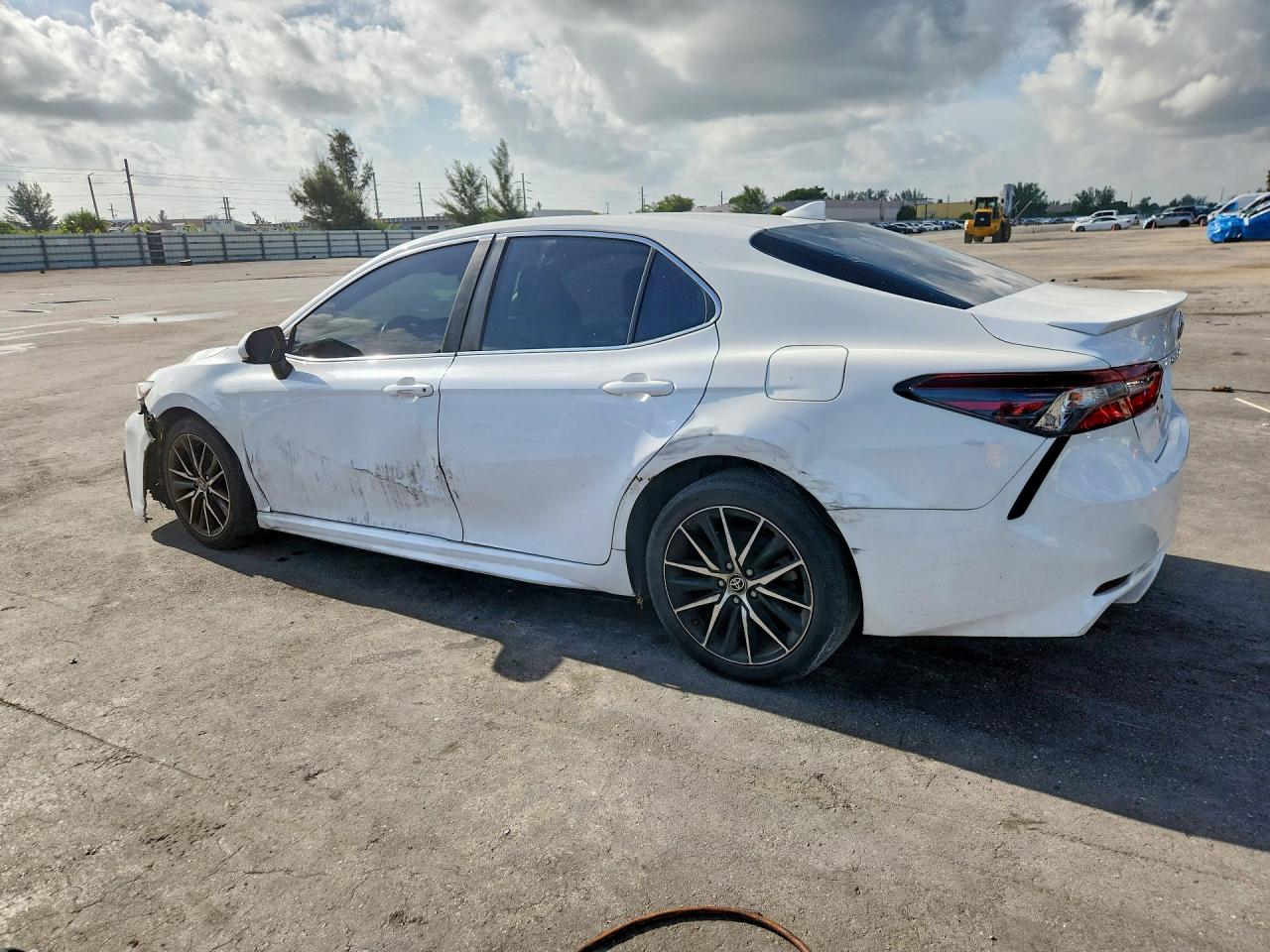 2021 TOYOTA CAMRY SE — снимка 2
