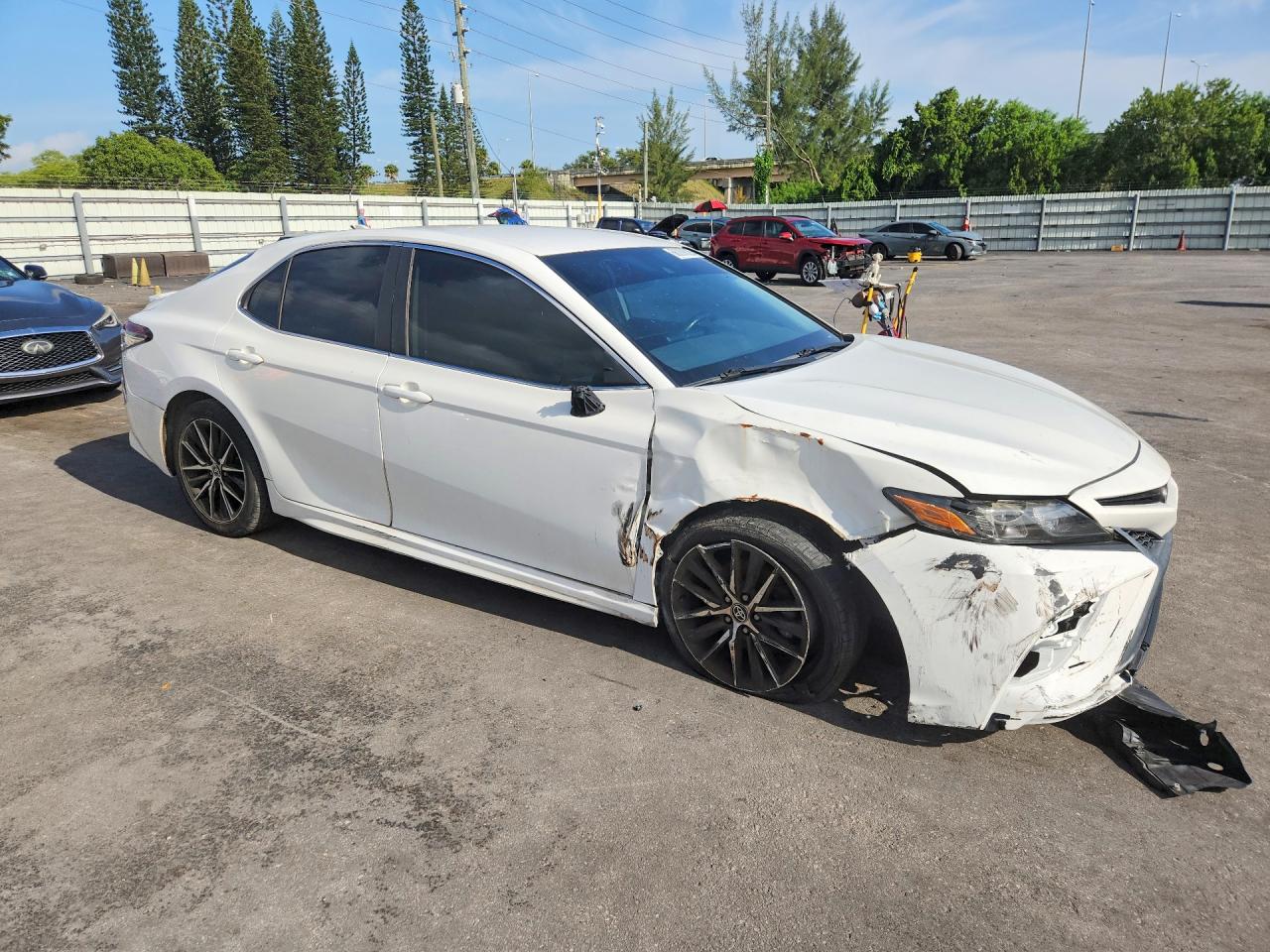 2021 TOYOTA CAMRY SE — снимка 4