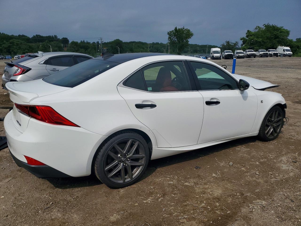 2018 LEXUS IS 300 — снимка 3