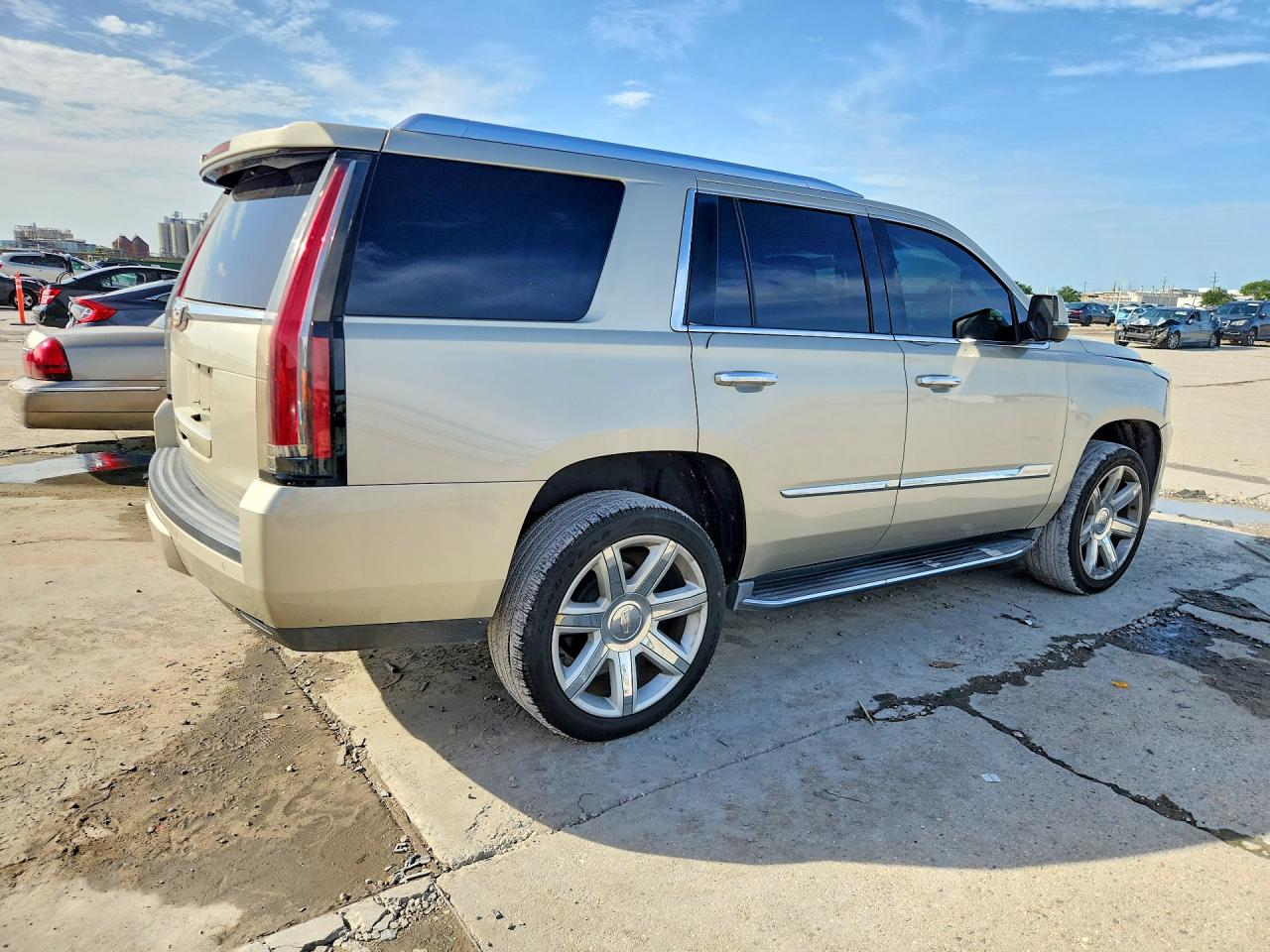 2016 CADILLAC ESCALADE LUXURY — снимка 3
