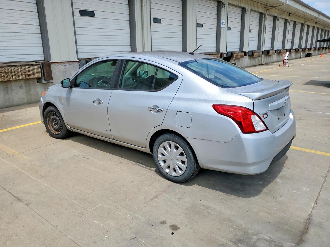 2016 NISSAN VERSA 1.6 SV — снимка 2