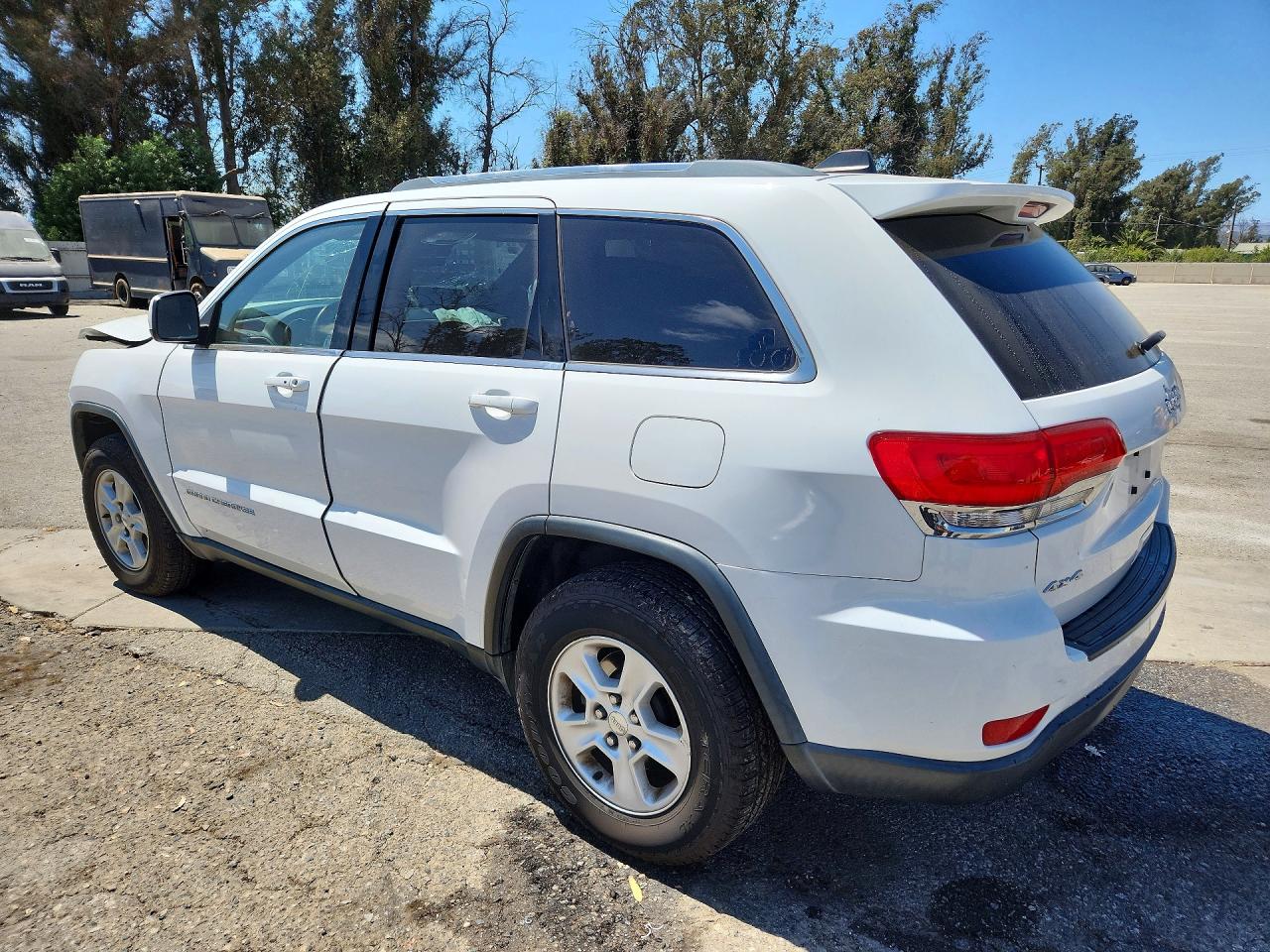 2015 JEEP GRAND CHEROKEE LAREDO — снимка 2