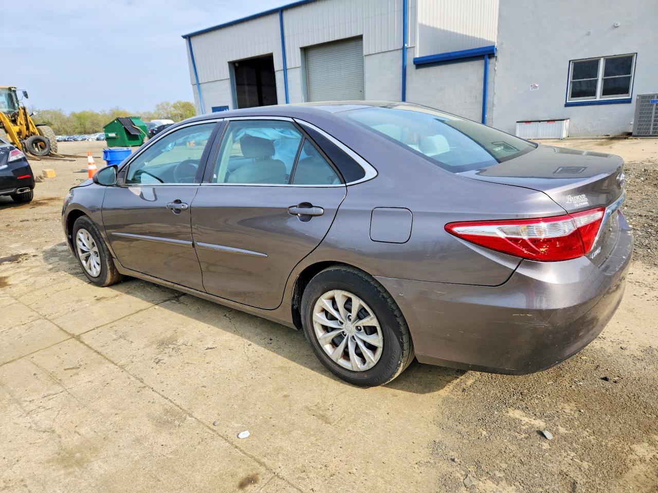2016 TOYOTA CAMRY LE — снимка 2