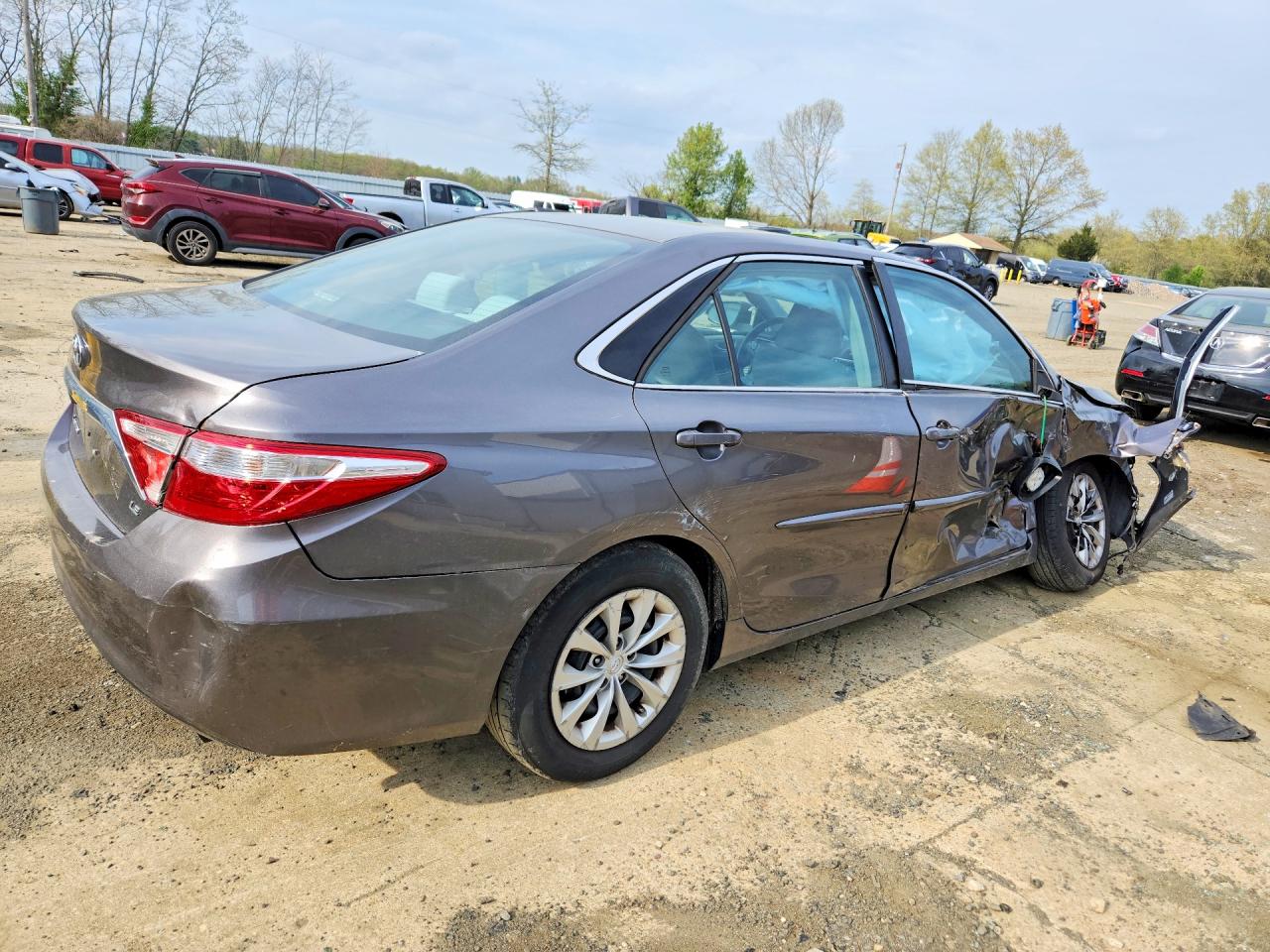 2016 TOYOTA CAMRY LE — снимка 3