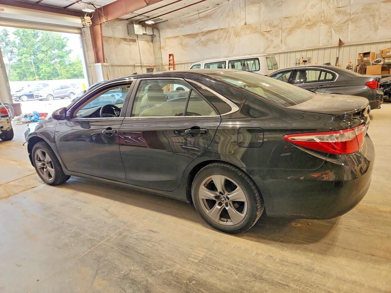2017 TOYOTA CAMRY HYBRID LE — снимка 2