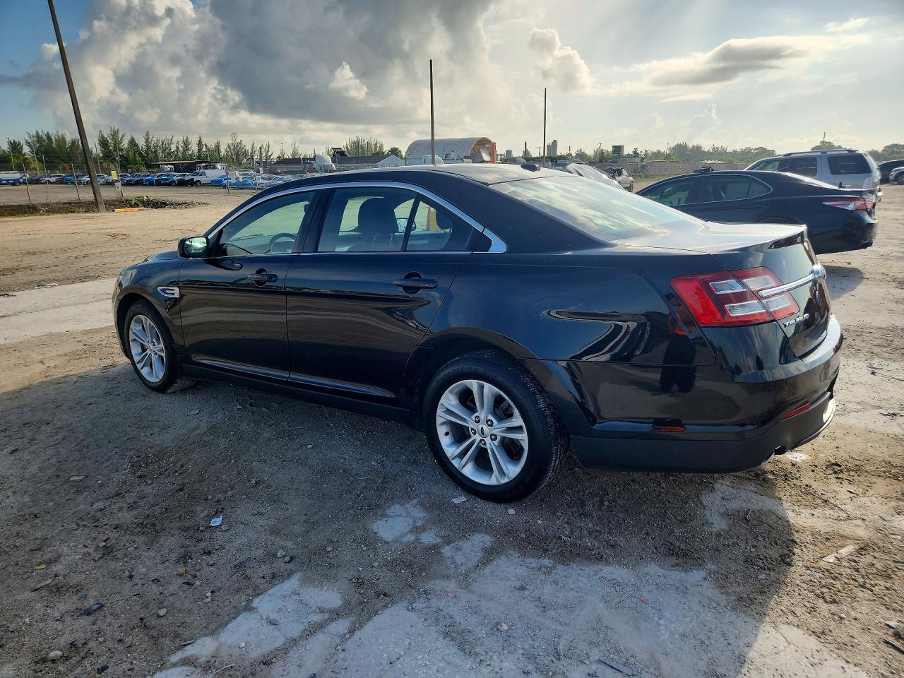 2018 FORD TAURUS SEL — снимка 2