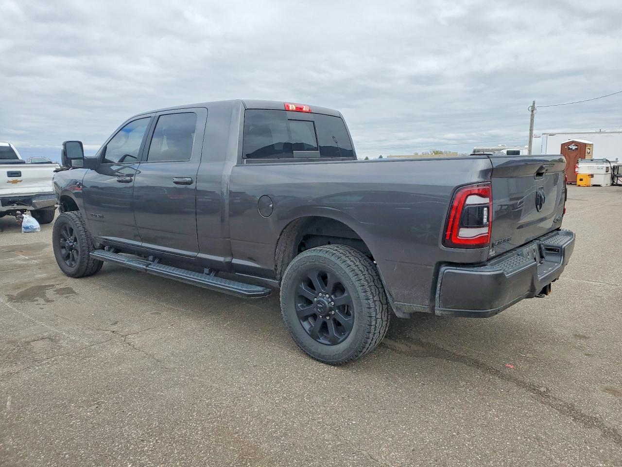 2023 RAM 3500 LARAMIE — снимка 2