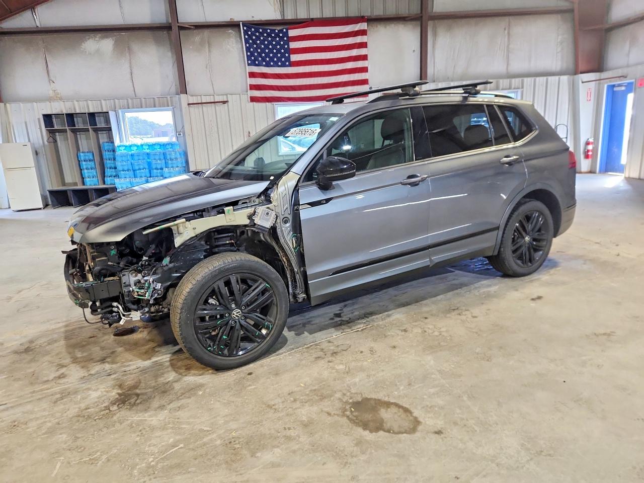2022 VOLKSWAGEN TIGUAN SE R-LINE BLACK