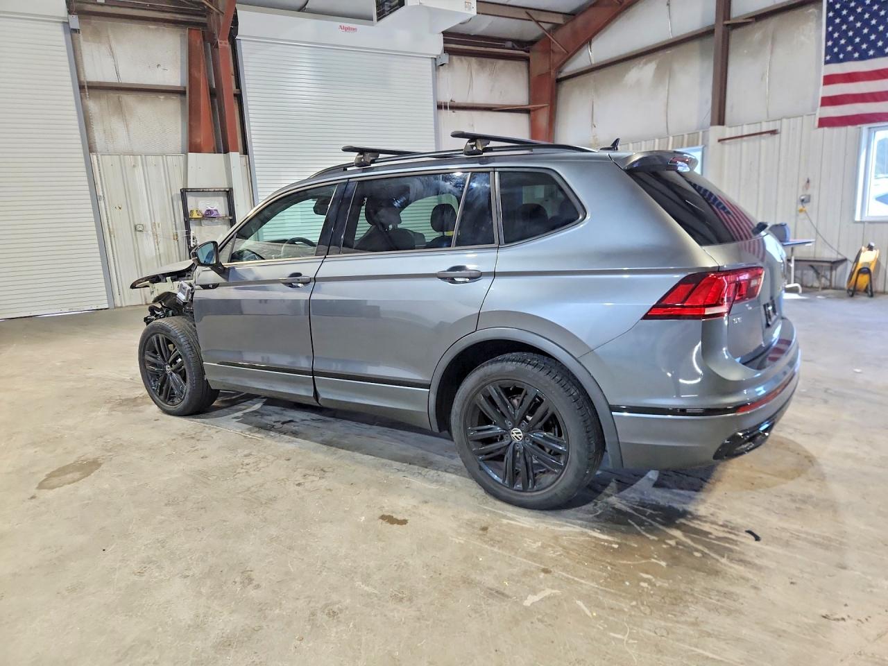 2022 VOLKSWAGEN TIGUAN SE R-LINE BLACK — снимка 2