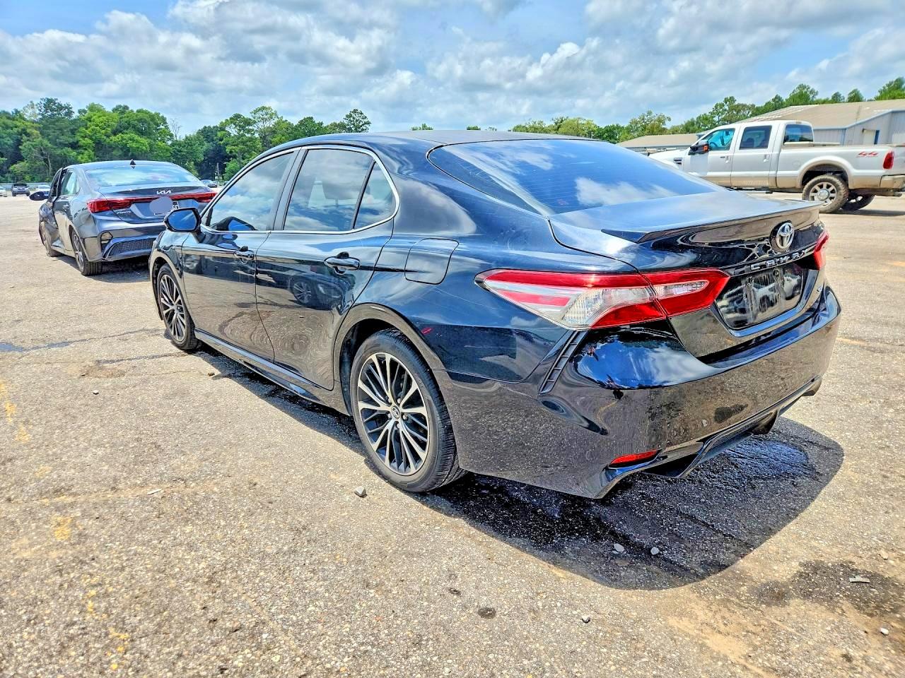 2018 TOYOTA CAMRY SE — снимка 2