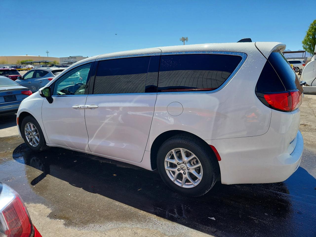 2022 CHRYSLER VOYAGER LX — снимка 2