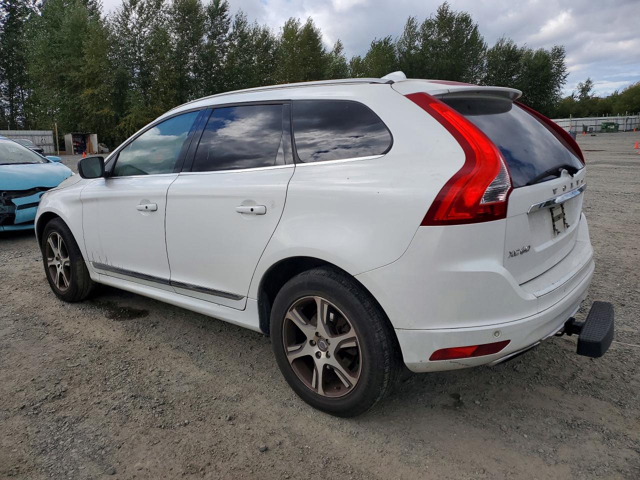 2015 VOLVO XC60 T6 PLATINUM — снимка 2