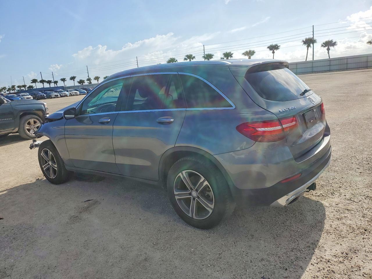 2017 MERCEDES-BENZ GLC 300 4MATIC — снимка 2