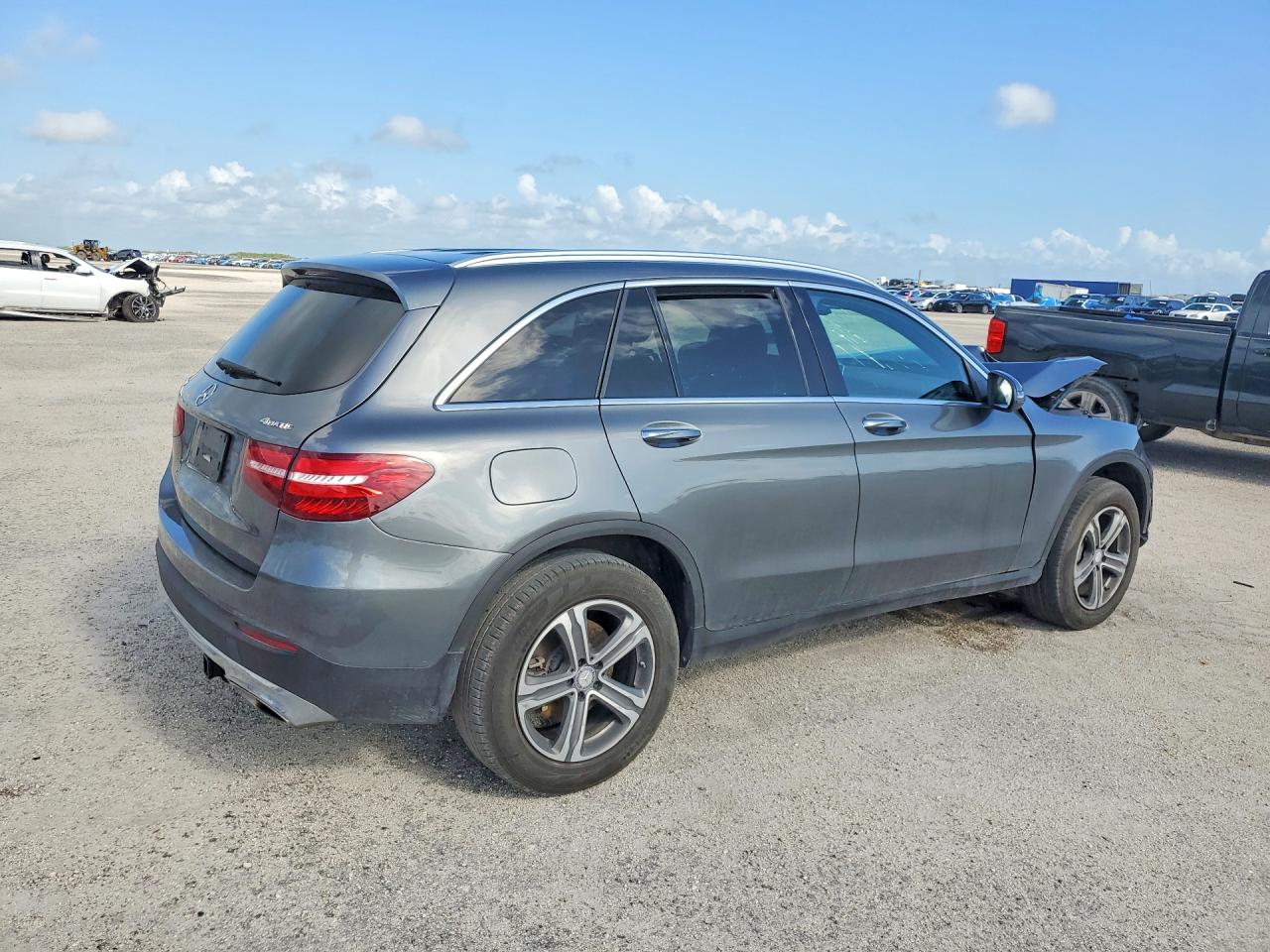 2017 MERCEDES-BENZ GLC 300 4MATIC — снимка 3