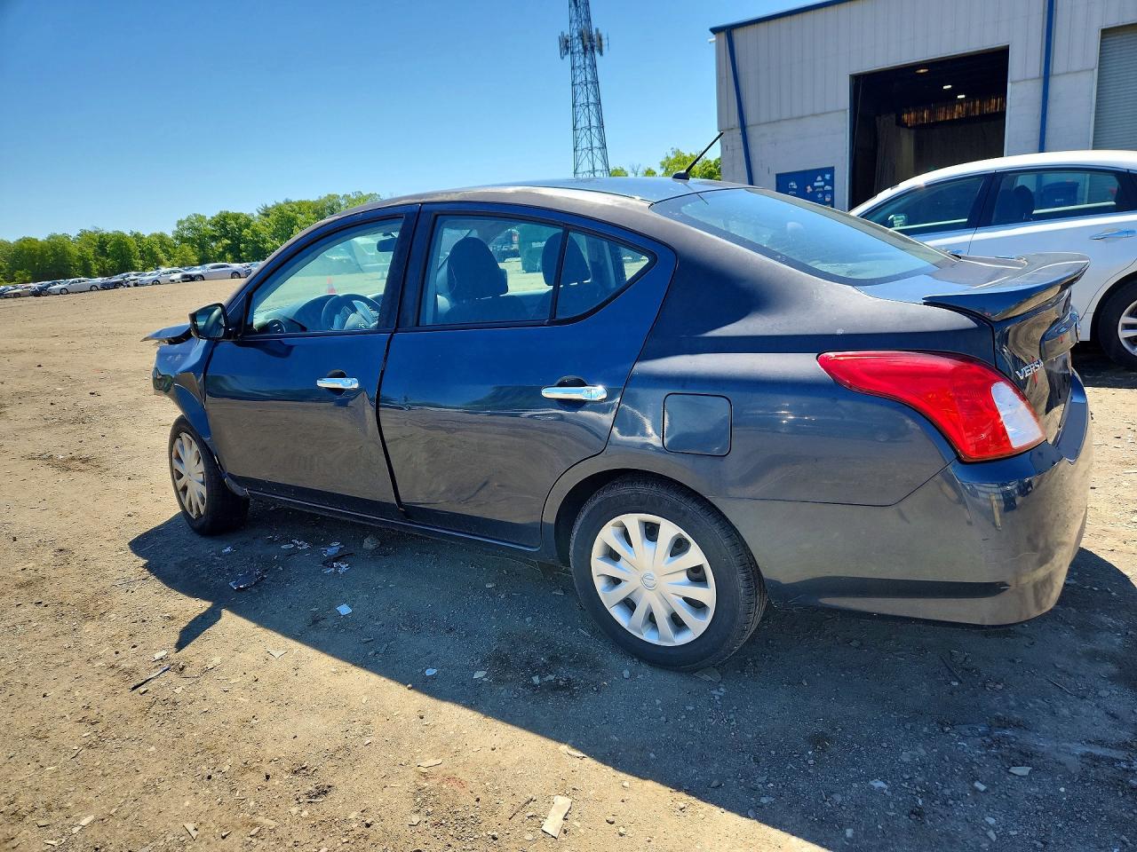 2017 NISSAN VERSA 1.6 SV — снимка 2