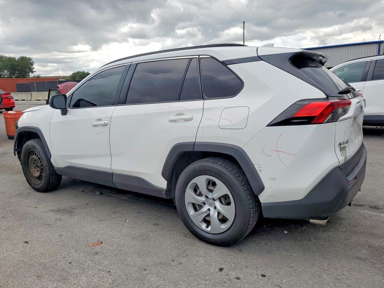 2019 TOYOTA RAV4 LE — снимка 2