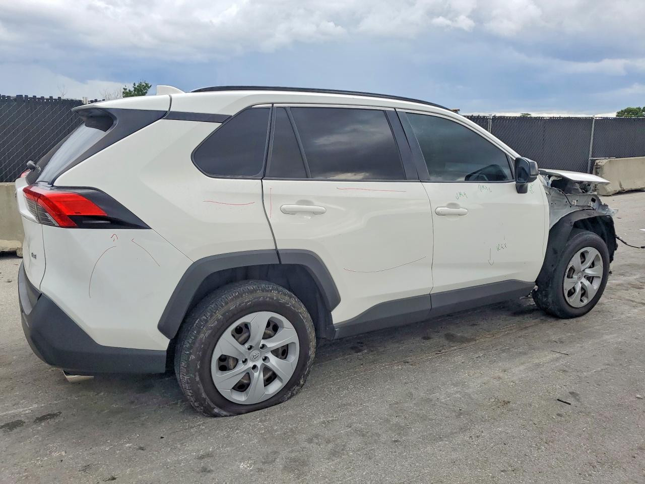 2019 TOYOTA RAV4 LE — снимка 3