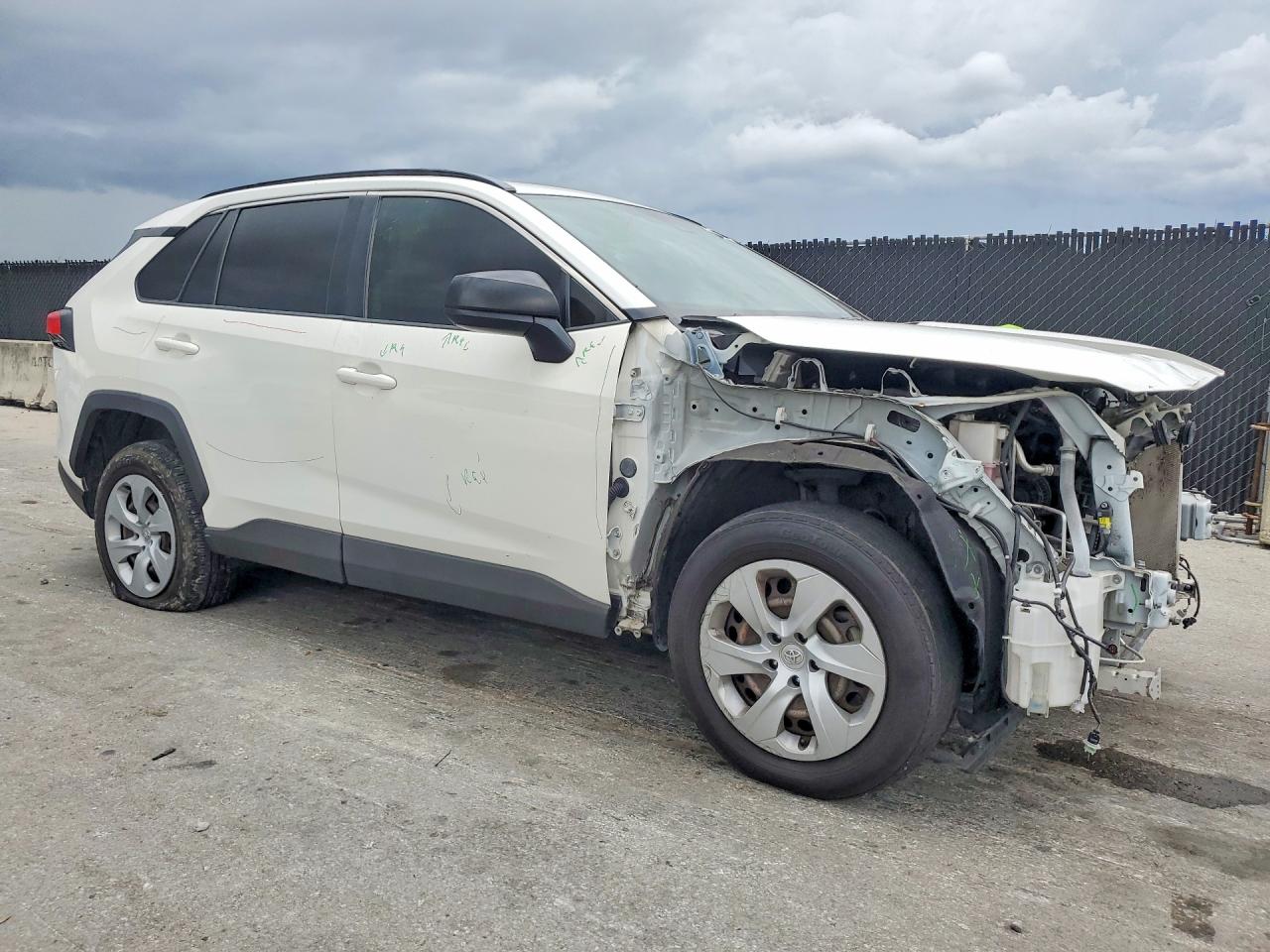 2019 TOYOTA RAV4 LE — снимка 4