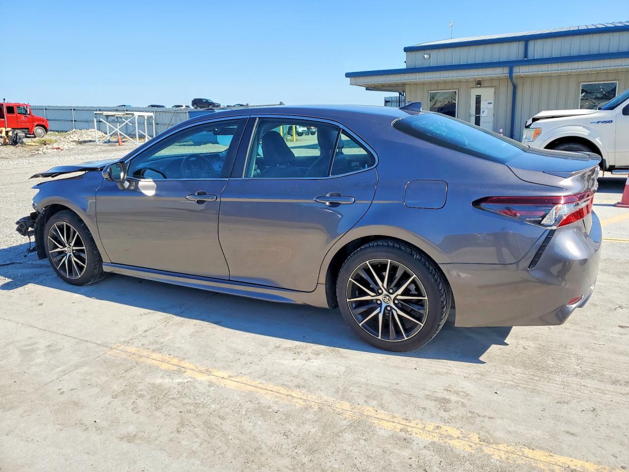 2021 TOYOTA CAMRY SE — снимка 2