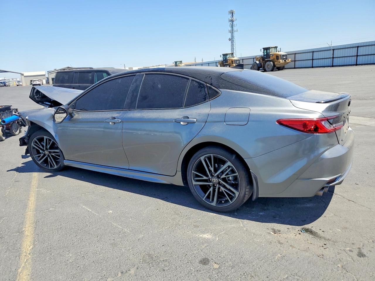 2025 TOYOTA CAMRY XSE — снимка 2