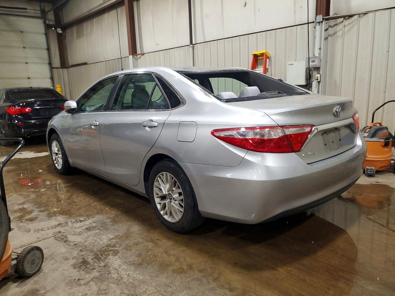 2017 TOYOTA CAMRY LE — снимка 2